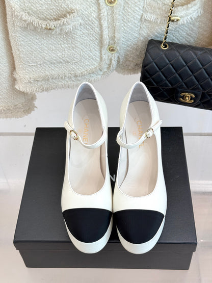 C 25 Model thick-soled high heels