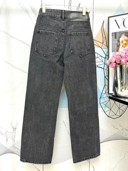 LO 25 Embroidered logo jeans at knee position