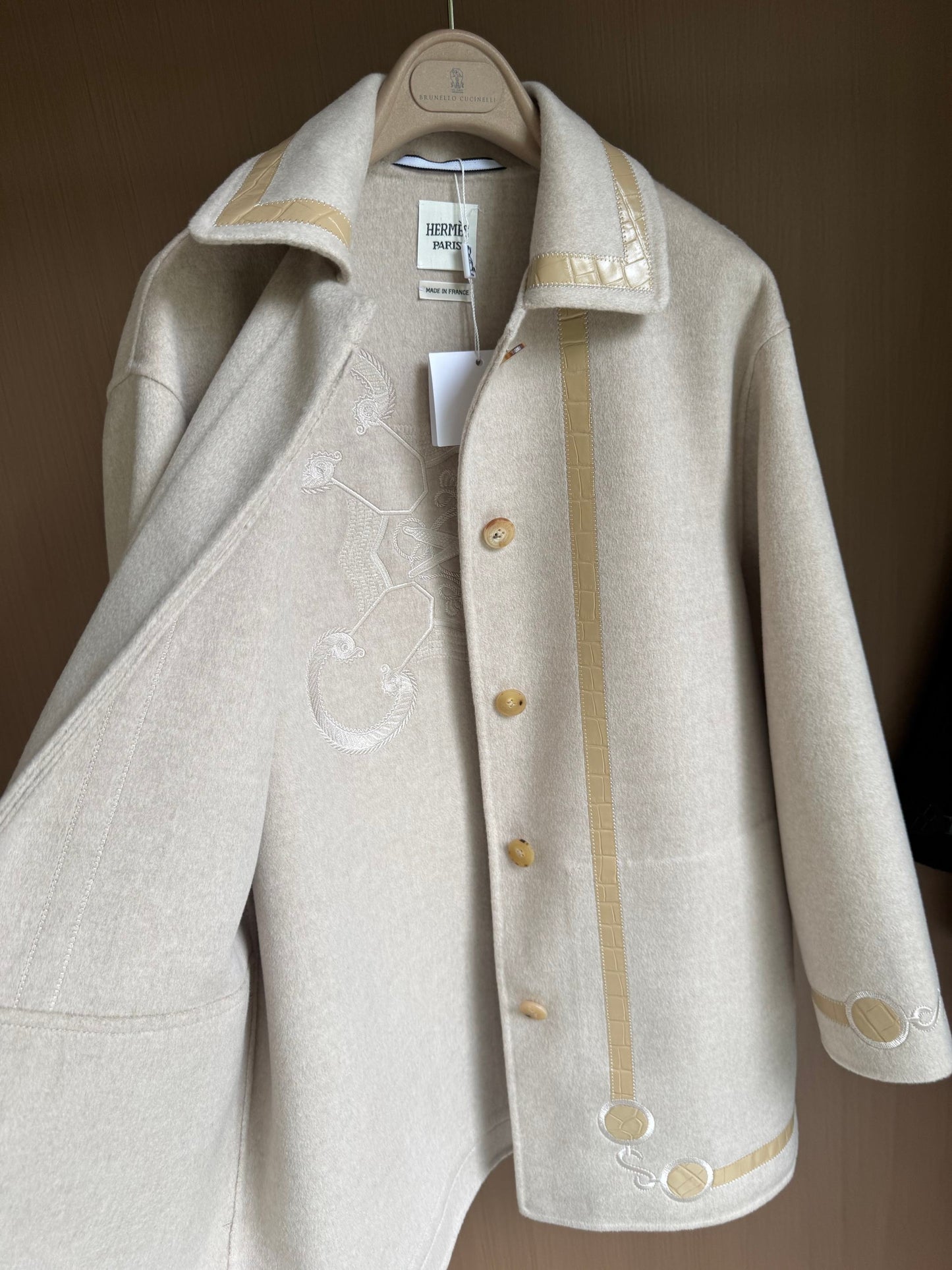 He 25FW Double-sided pure cashmere coat with saddle embroidery and leather design