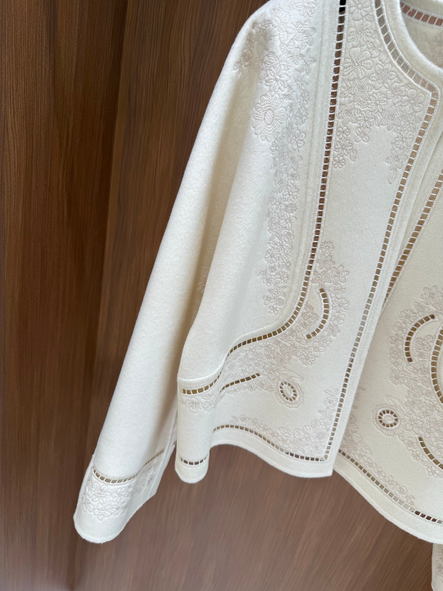 He 25 Embroidered cashmere jacket