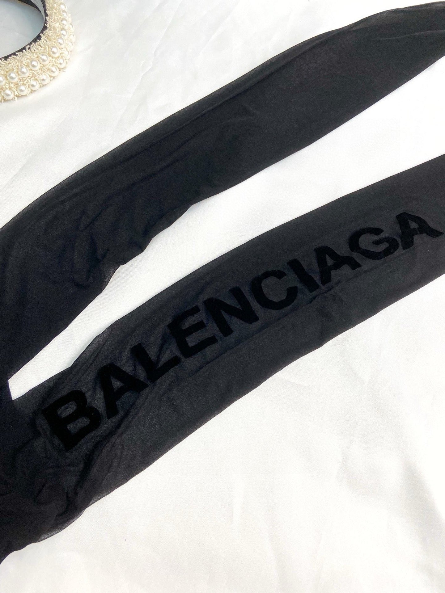 B Large logo on the side flocked lettering stockings