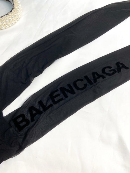 B Large logo on the side flocked lettering stockings