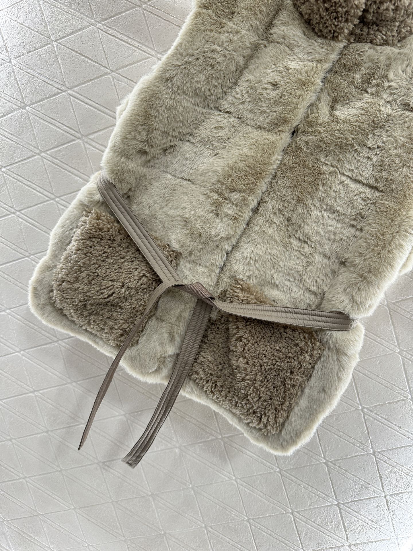 Mon 25 Plush Snap-Button Down Vest