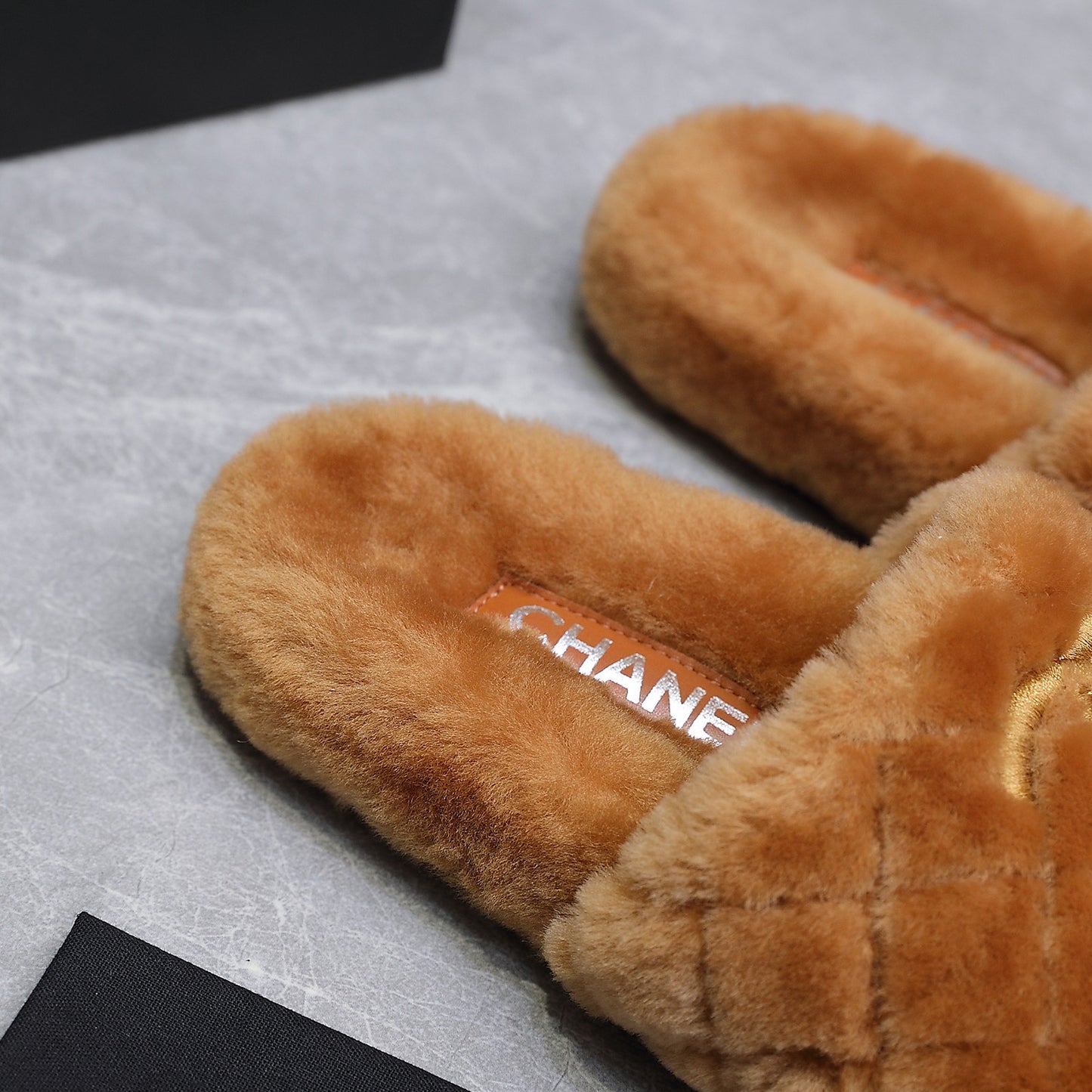 C 25 Lambswool slippers