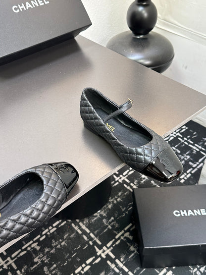 C 25 Diamond-patterned Mary Jane square-toe flats