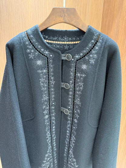 He 25 Embroidered cashmere coat