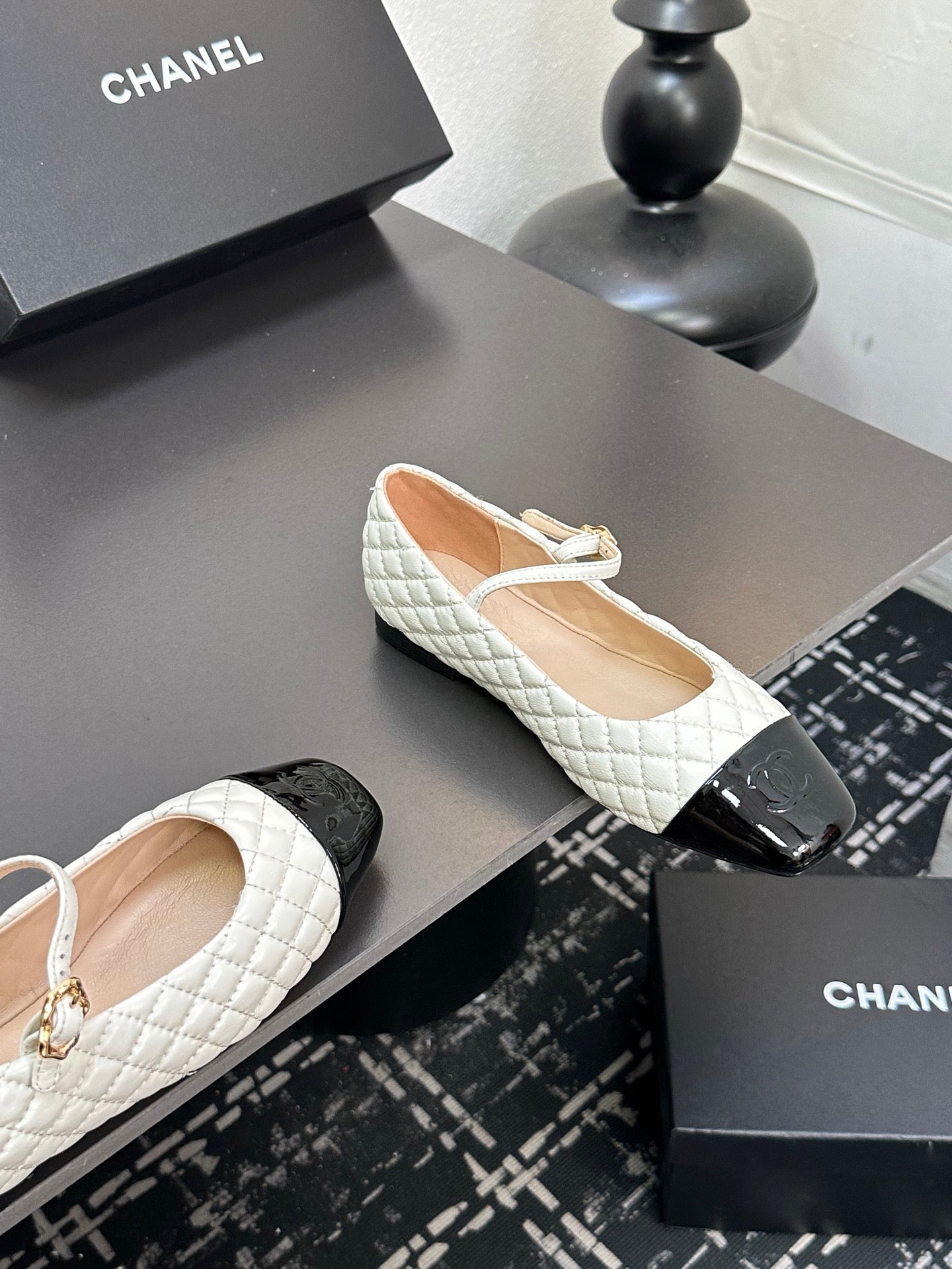 C 25 Diamond-patterned Mary Jane square-toe flats