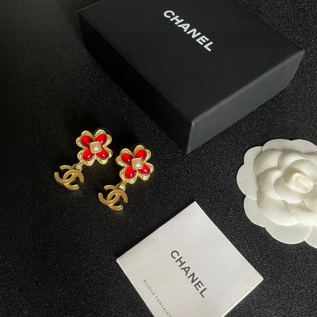 C 25  Flower Earrings