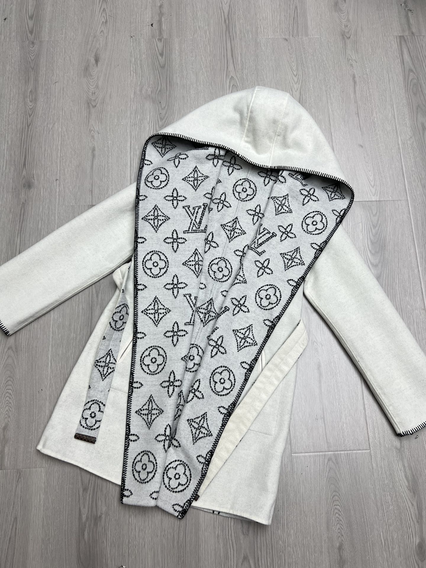 L 25 Classic wool coat