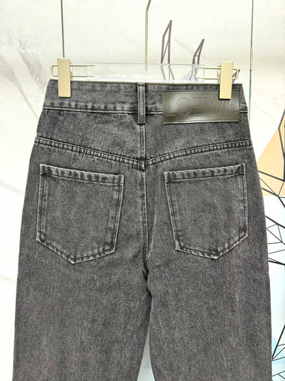 LO 25 Embroidered logo jeans at knee position