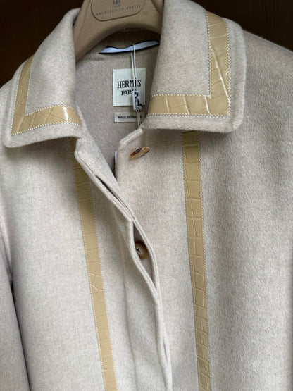 He 25FW Double-sided pure cashmere coat with saddle embroidery and leather design