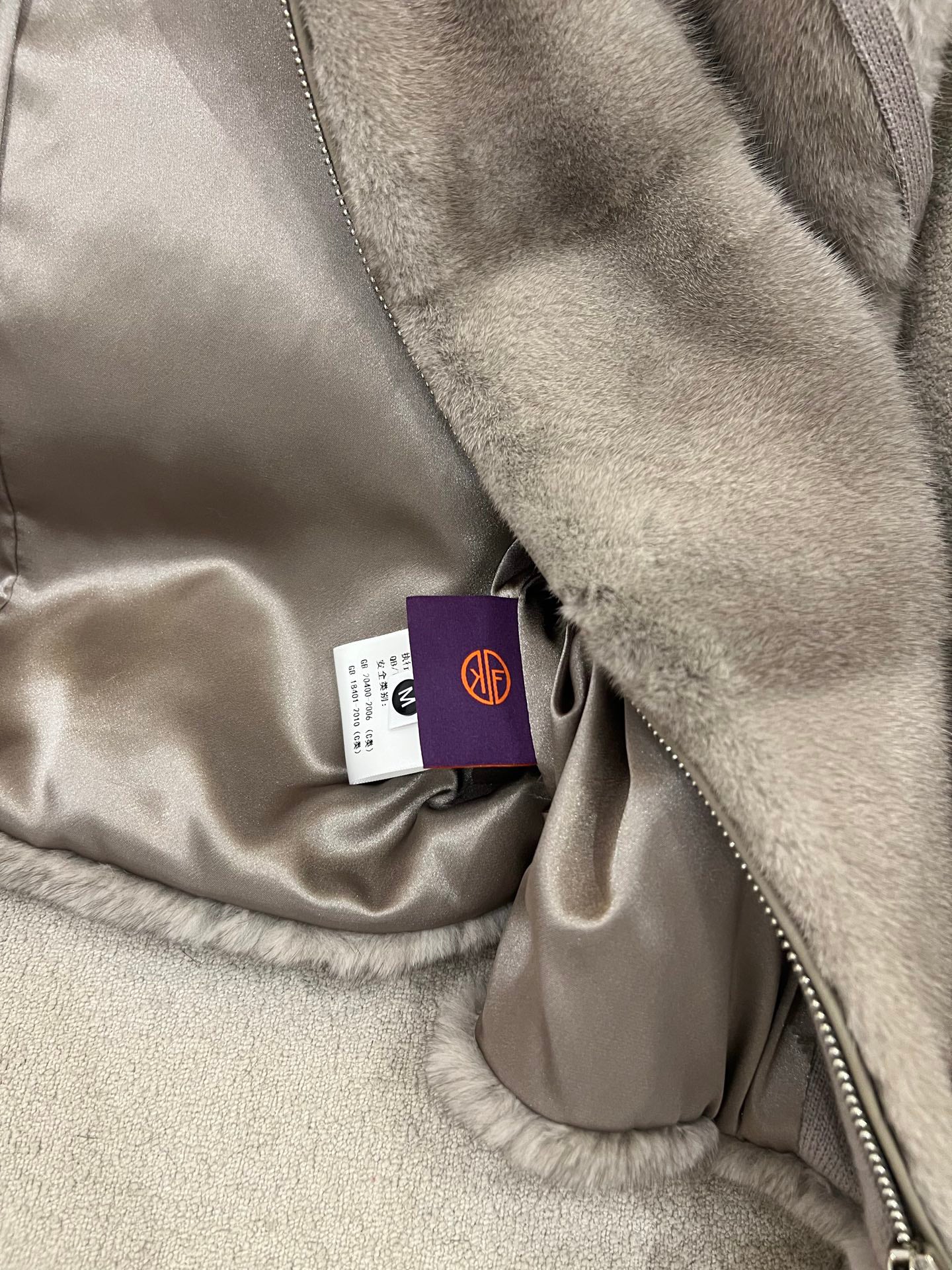 Bru 25 Noble and luxurious Mink Hooded Vest