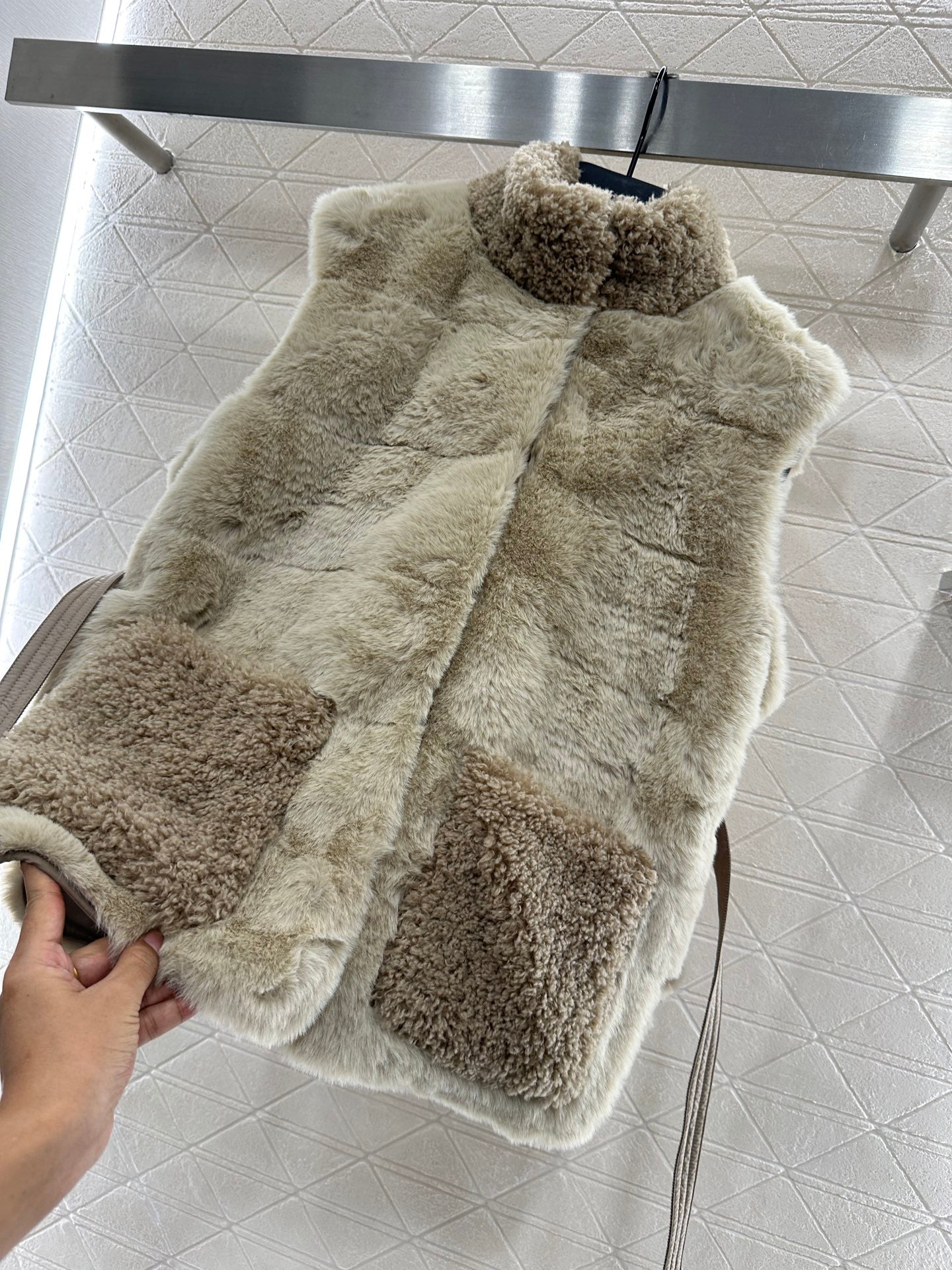 Mon 25 Plush Snap-Button Down Vest