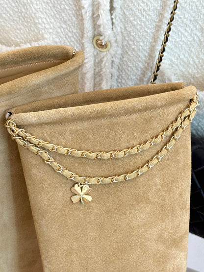 C 25 Chain decorated cowhide boots
