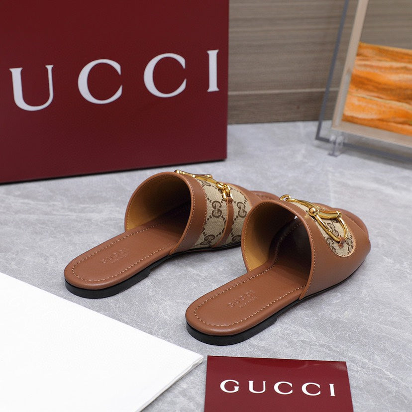 G 25 Chain buckle sandals