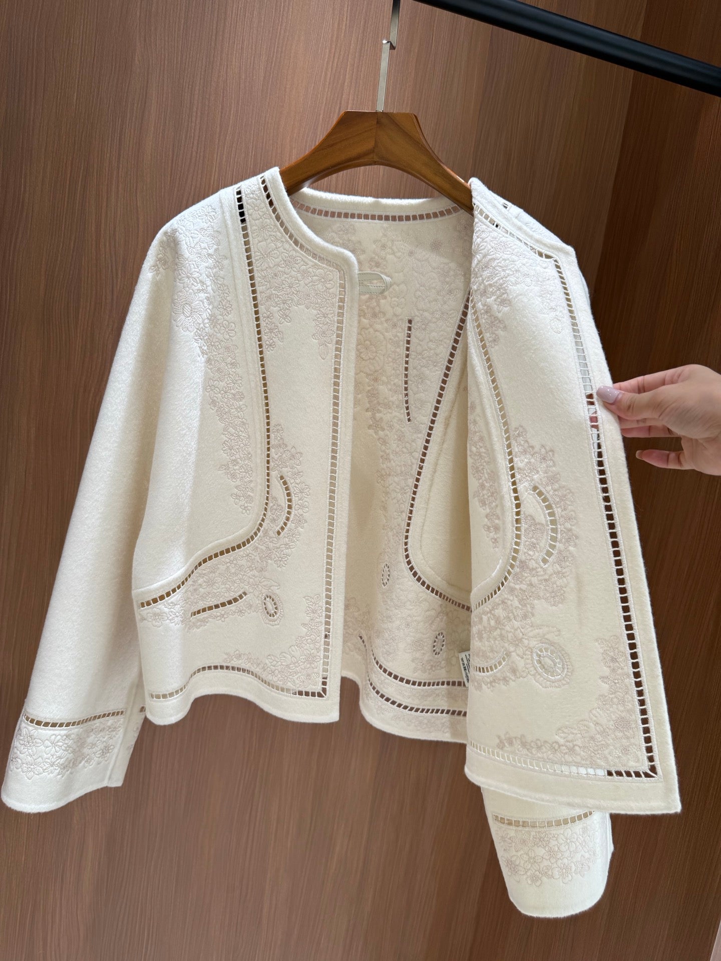 He 25 Embroidered cashmere jacket