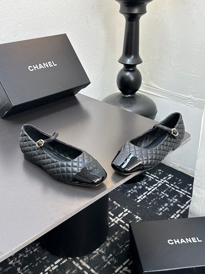 C 25 Diamond-patterned Mary Jane square-toe flats