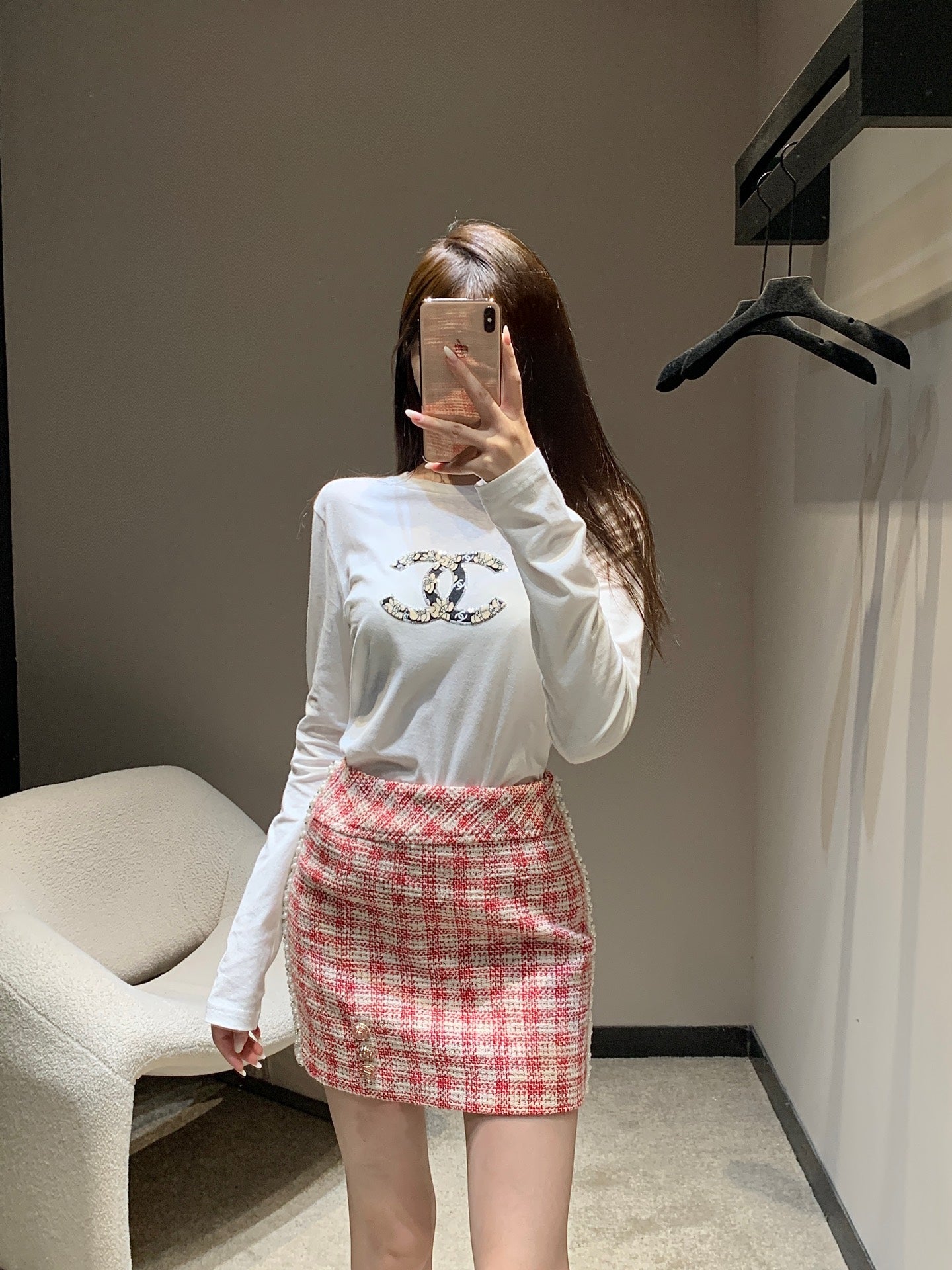 C 25 Red and white checked tweed beaded skirt