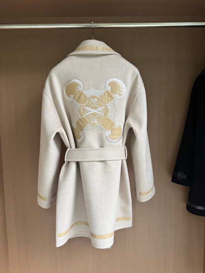He 25FW Double-sided pure cashmere coat with saddle embroidery and leather design