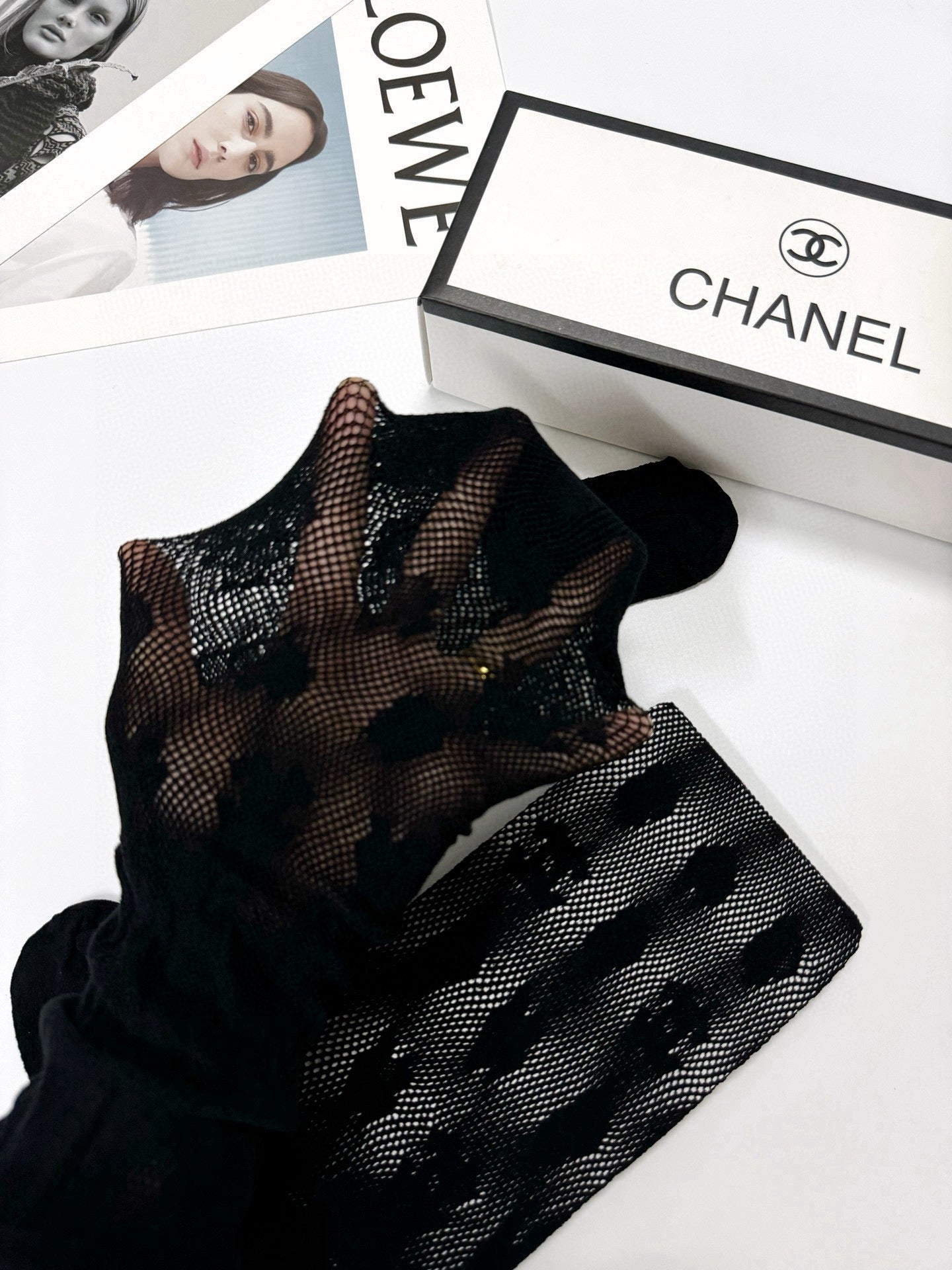 C Heart logo fishnet tights