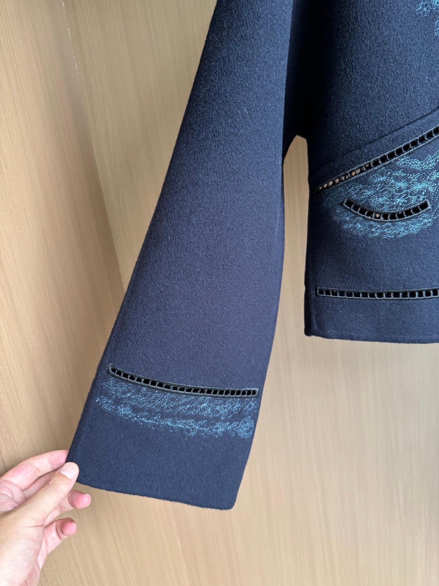 He 25 Embroidered cashmere jacket