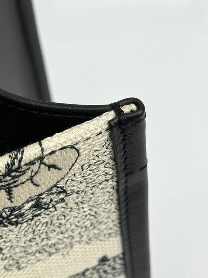 D 25 Embroidered Cowhide White Animal Small Crossbody Tote Bag