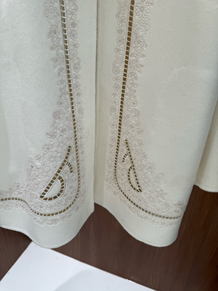 He 25 Embroidered cashmere coat