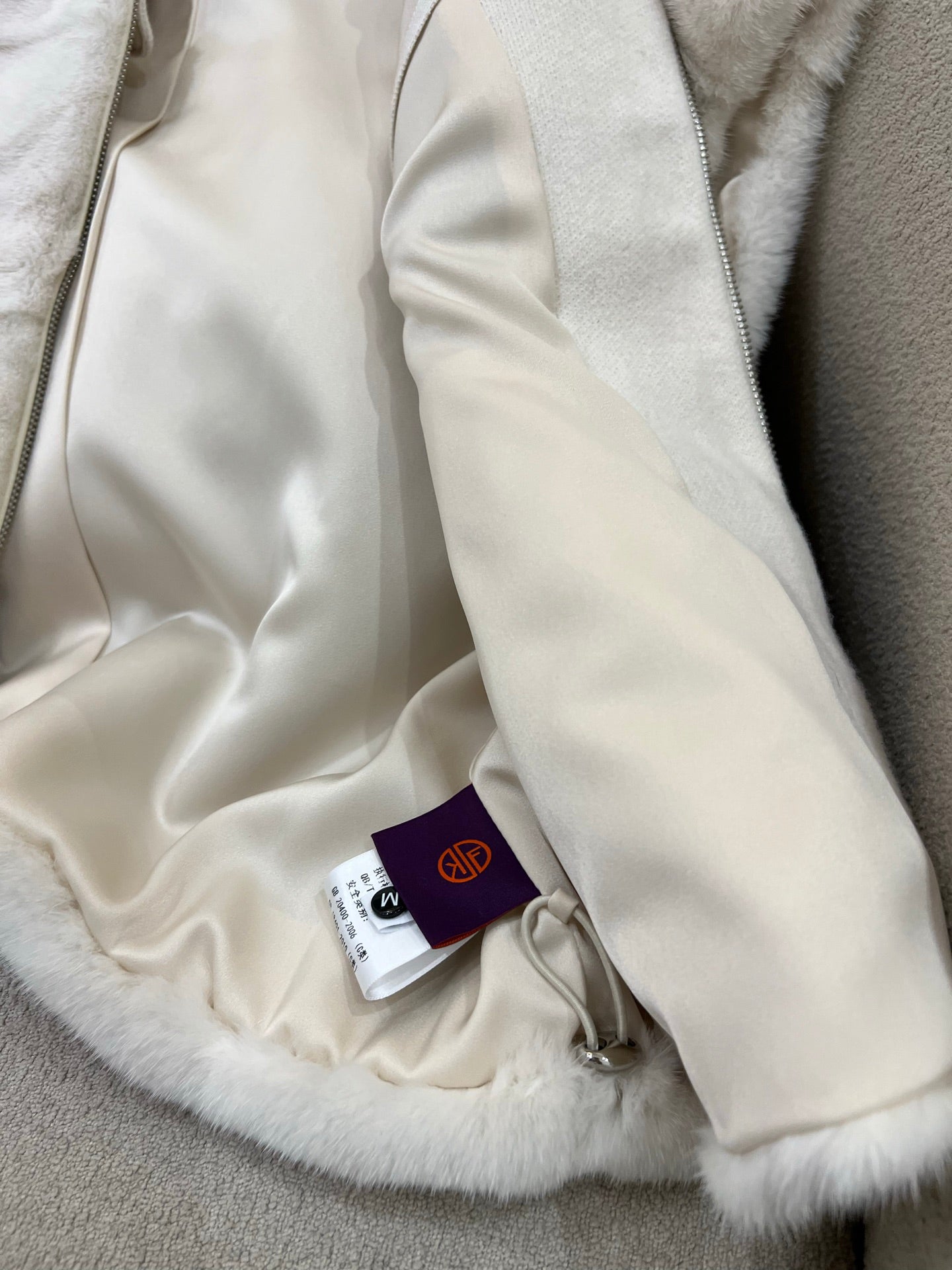 Bru 25 Noble and luxurious Mink Hooded Vest