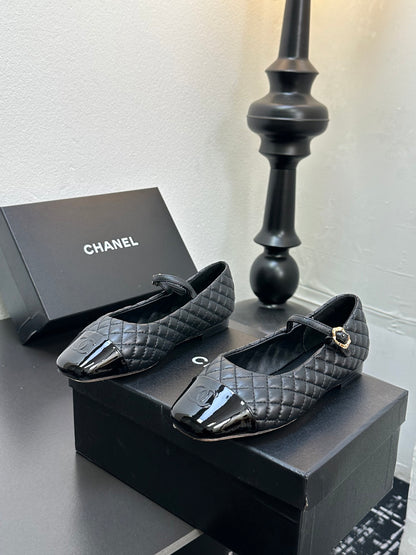 C 25 Diamond-patterned Mary Jane square-toe flats