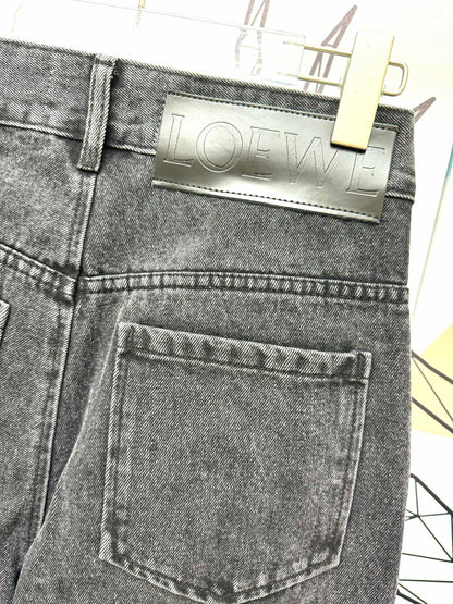 LO 25 Embroidered logo jeans at knee position