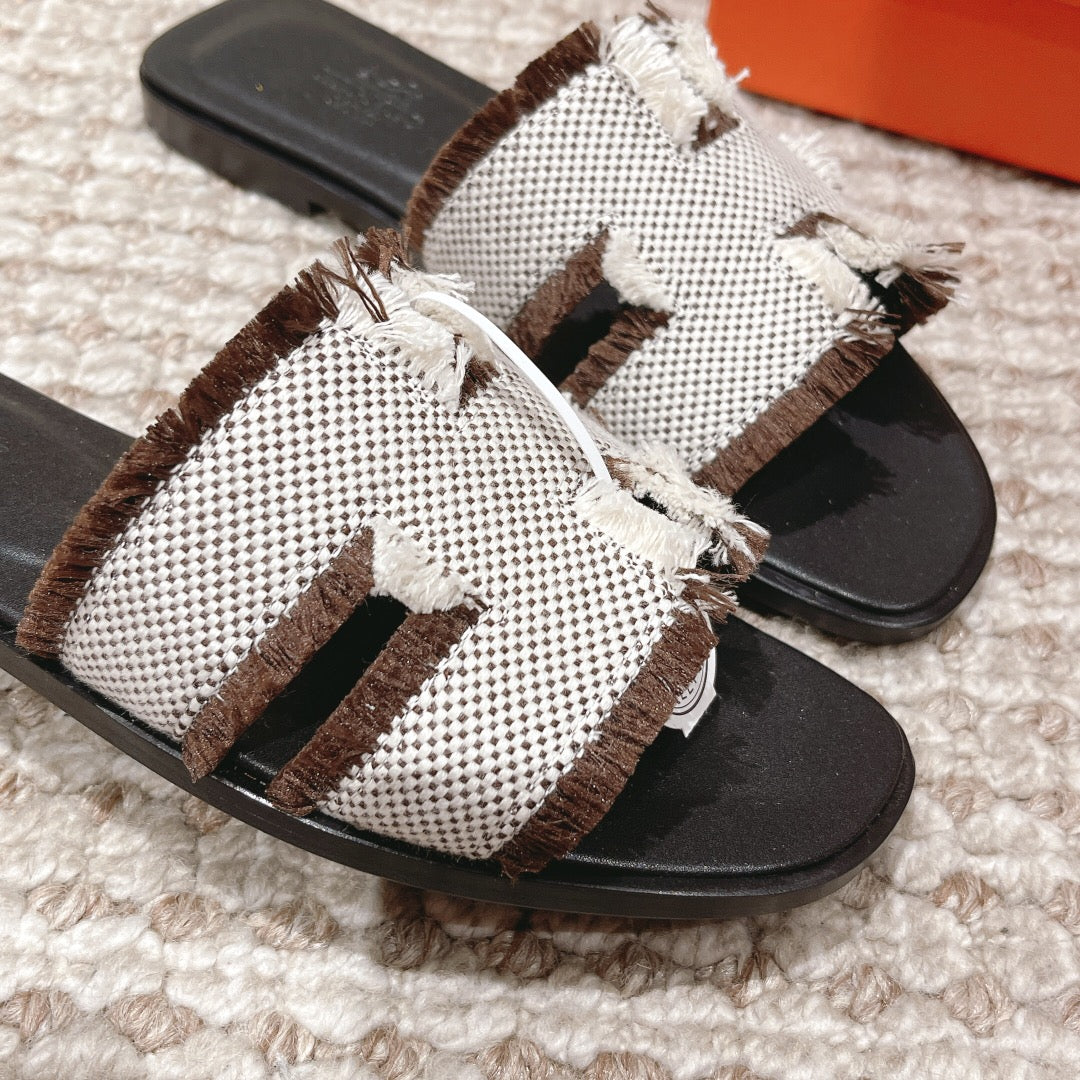 He 25 Oran Sandals
