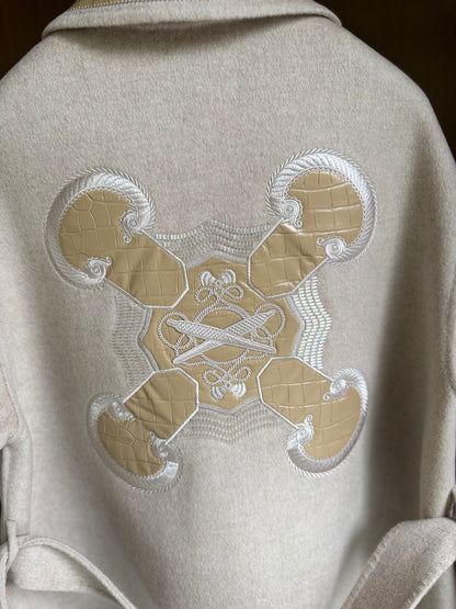 He 25FW Double-sided pure cashmere coat with saddle embroidery and leather design