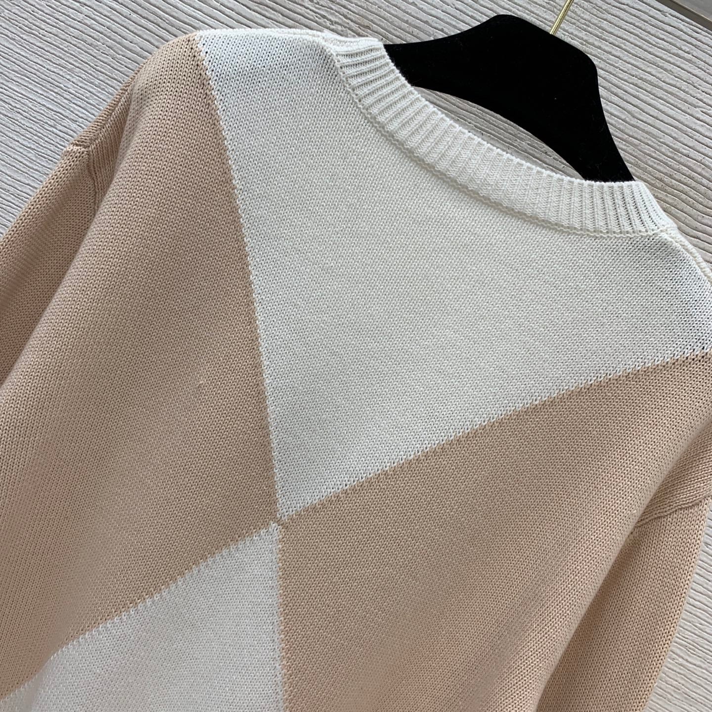 He 25 Two tone spliced short pullover sweater