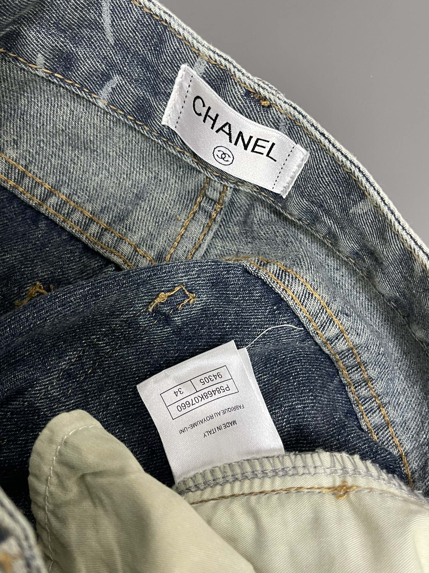 C 24 Light grey all-over print paneled denim trousers
