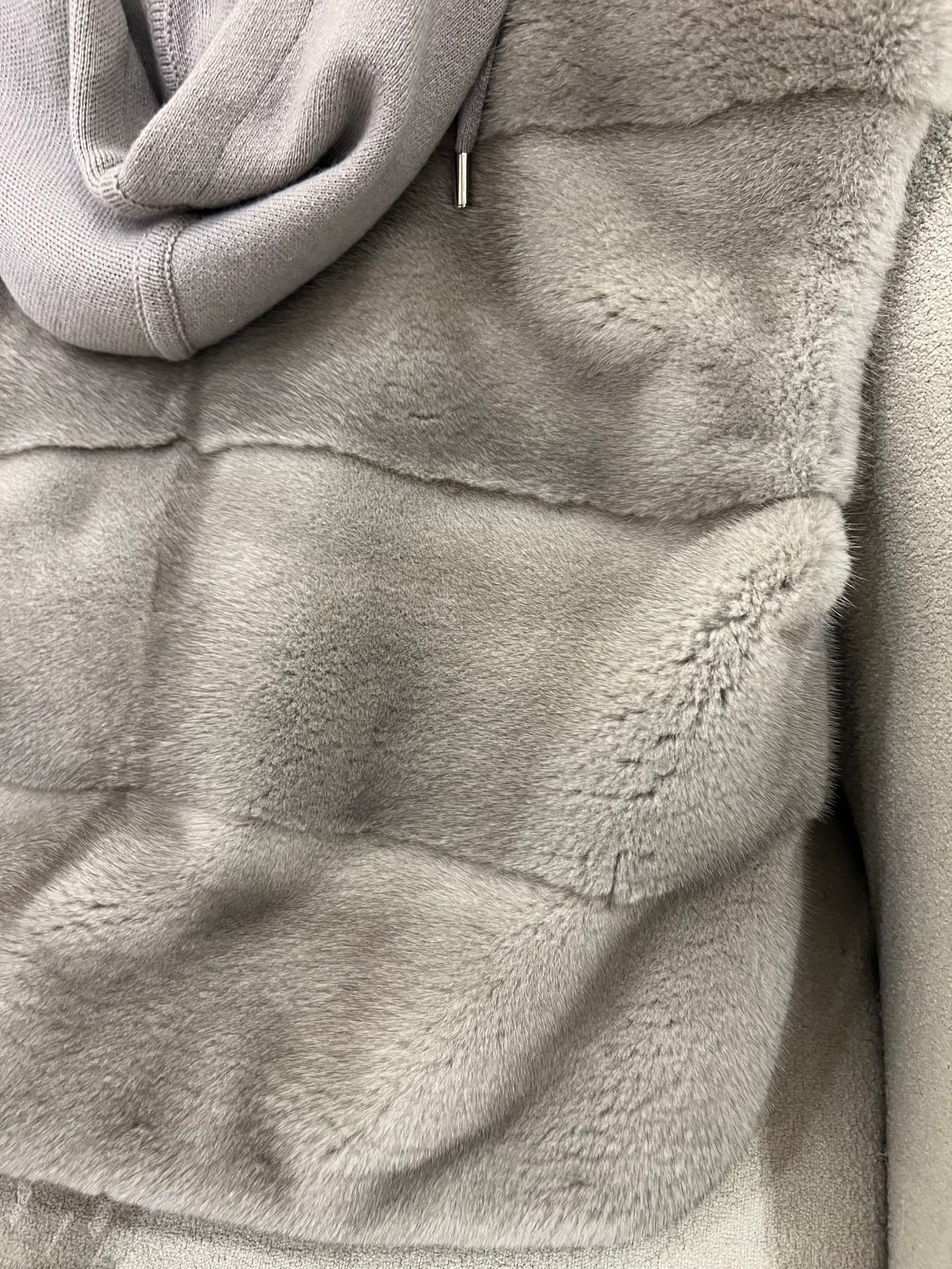 Bru 25 Noble and luxurious Mink Hooded Vest