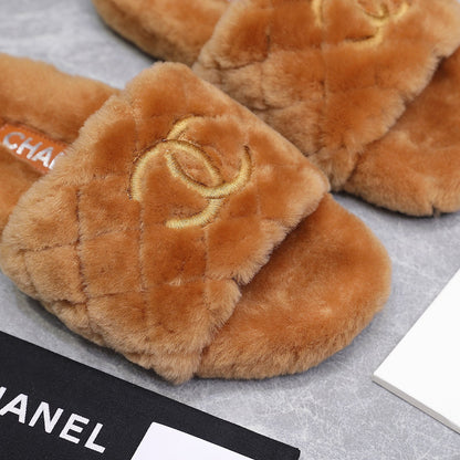 C 25 Lambswool slippers