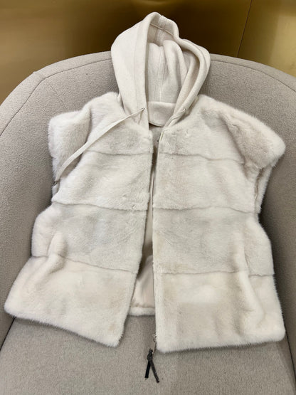 Bru 25 Noble and luxurious Mink Hooded Vest