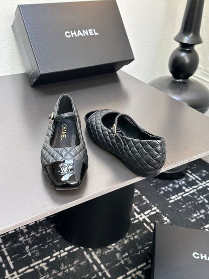 C 25 Diamond-patterned Mary Jane square-toe flats