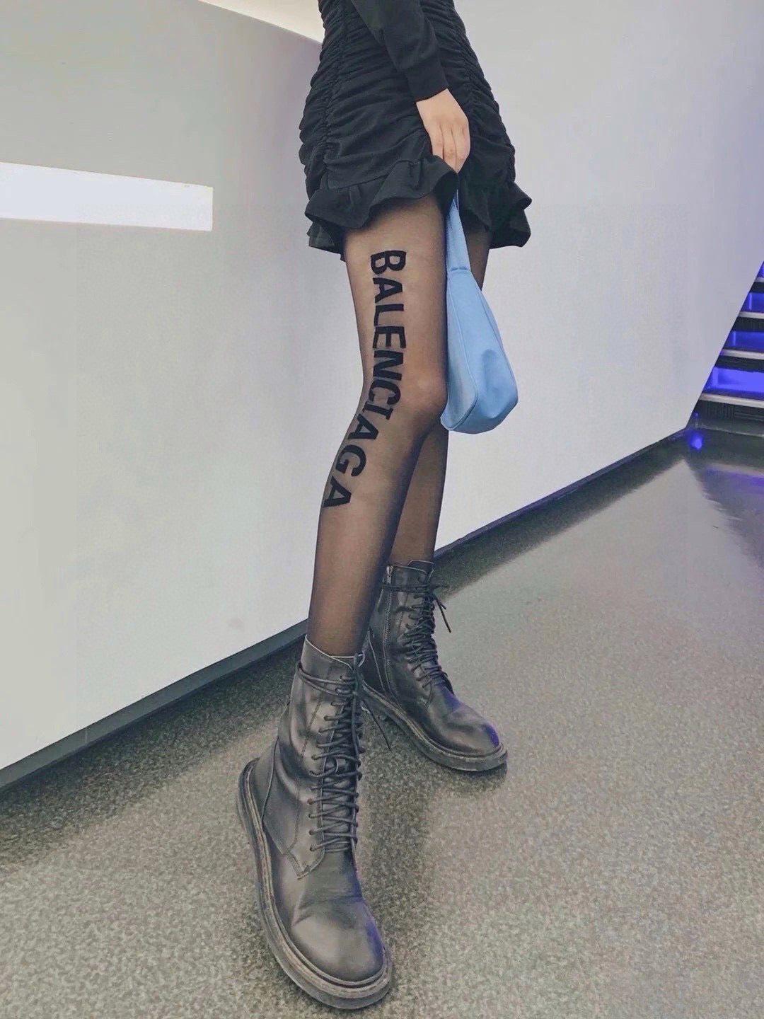 B Large logo on the side flocked lettering stockings