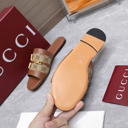 G 25 Chain buckle sandals