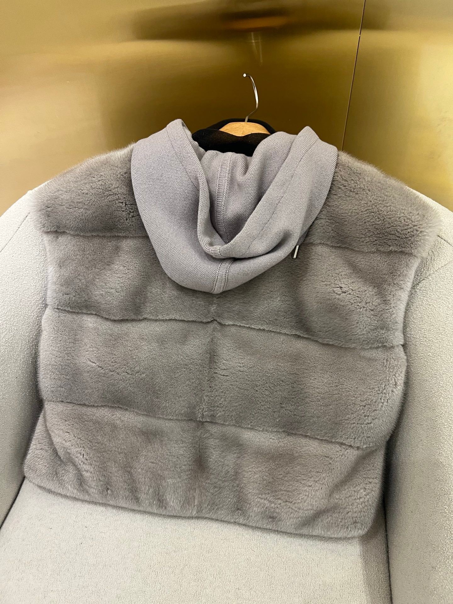 Bru 25 Noble and luxurious Mink Hooded Vest