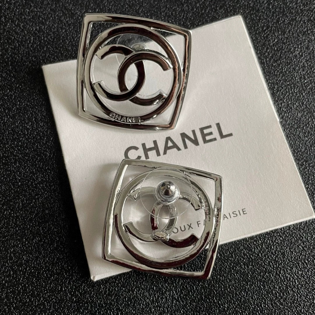 25 Summer new classic double C letter earrings