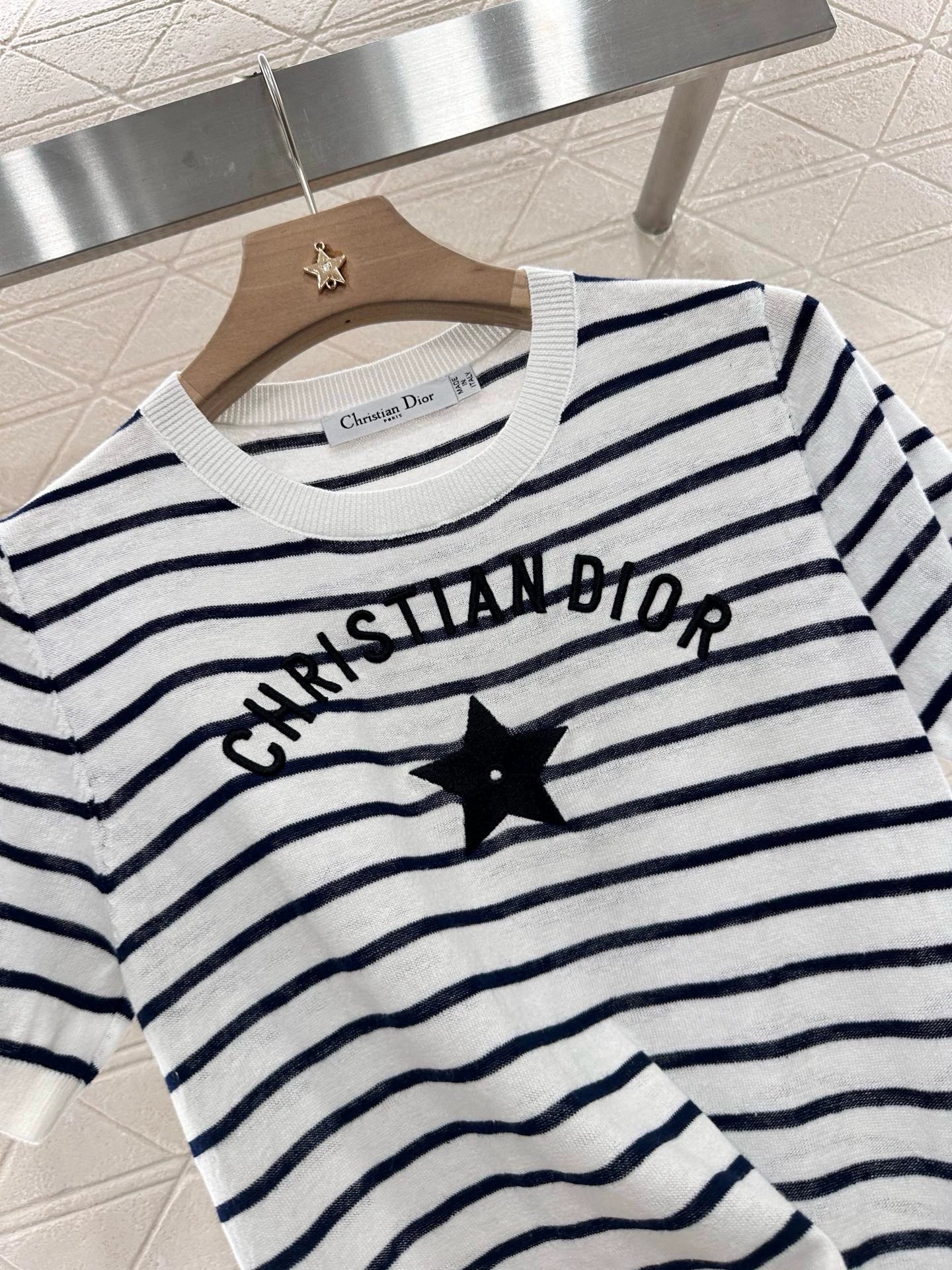 D 25 Crew neck striped knit top