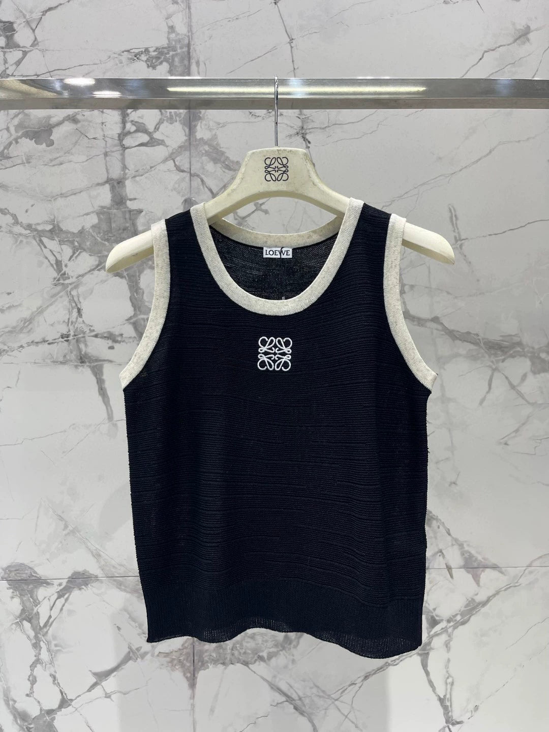 LO 25 New Embroidered knit sleeveless undershirt