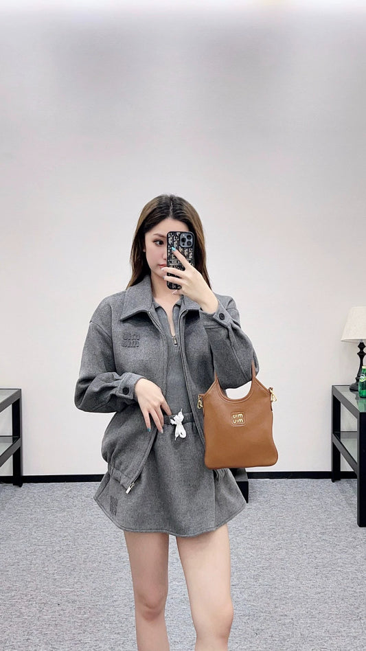 M 25 woolen coat and skirt suit