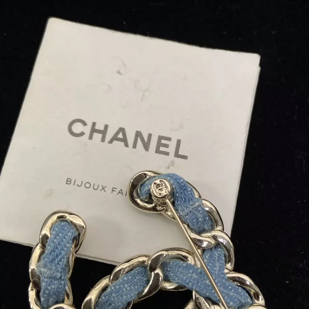 25 Summer new denim blue double C brooch
