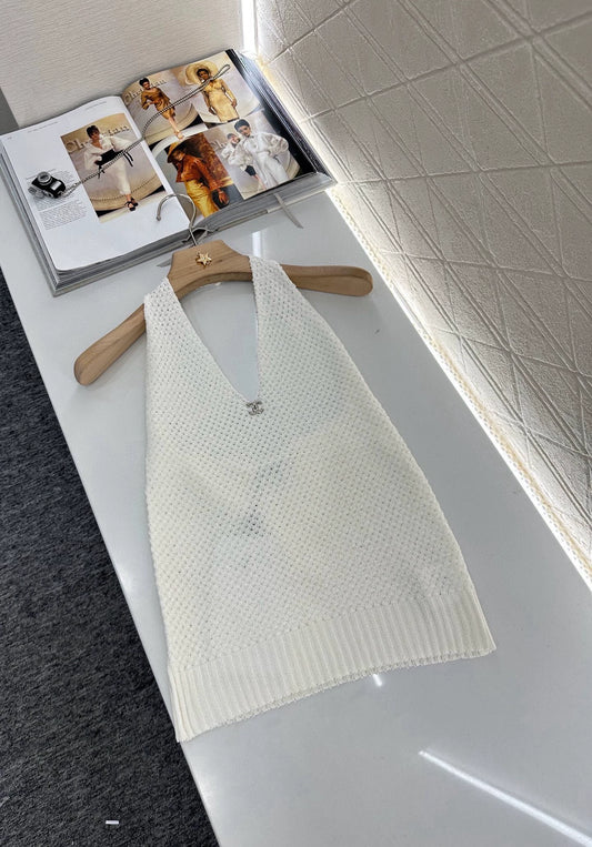 C 25 Neckline Cutout Knit Vest