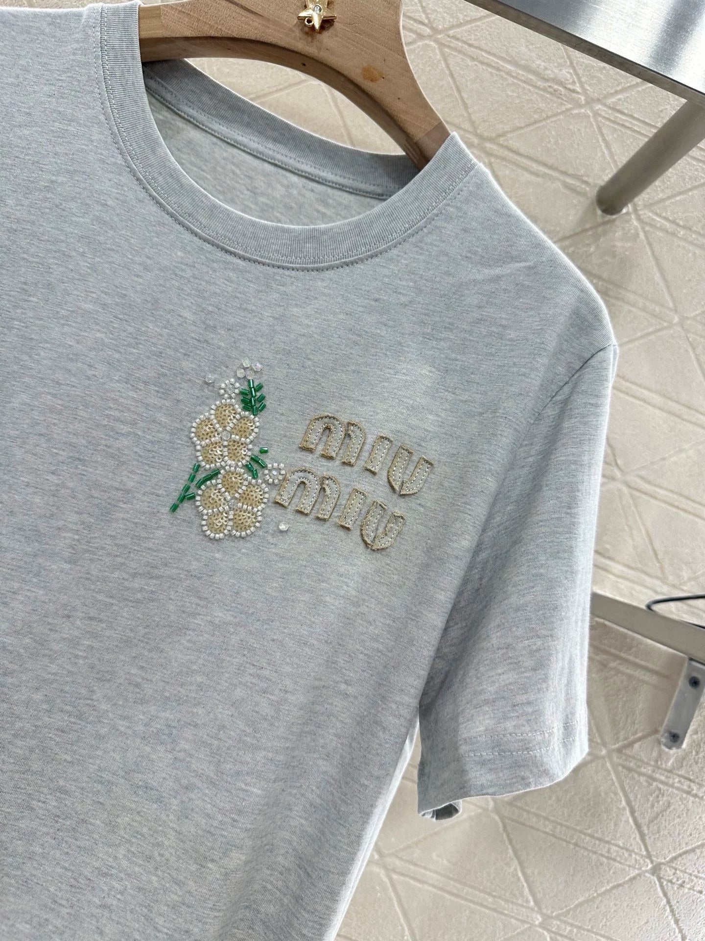 M 25 Round Neck Floral Beaded Short Sleeve T-Shirt