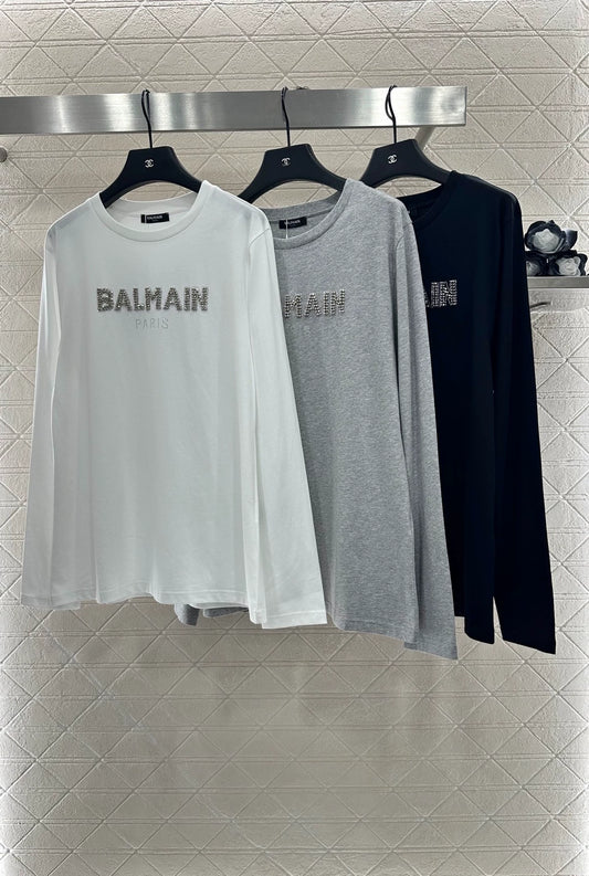 BA 25 A versatile round-neck long-sleeved top