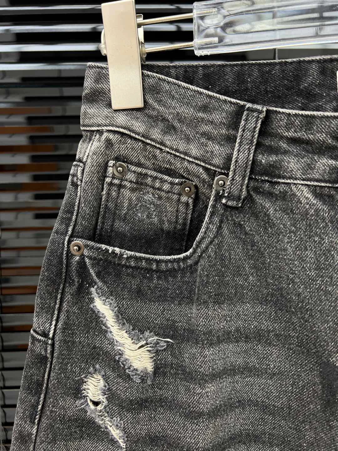D 25 Ripped ink-splashed black and grey trousers Jeans